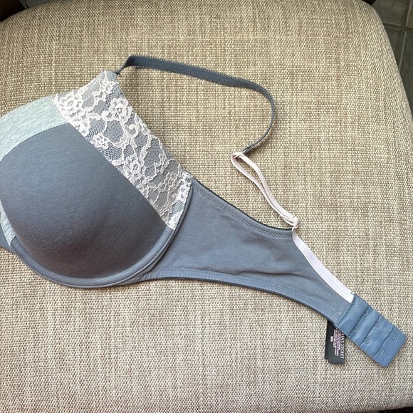 36D Victoria’s Secret LINED PERFECT COVERAGE bra. - Picture 3 of 7